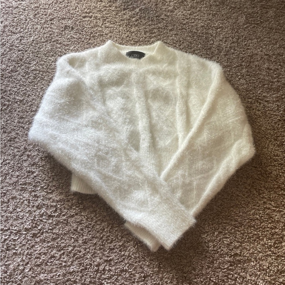 Cider White Fuzzy Cropped Sweater